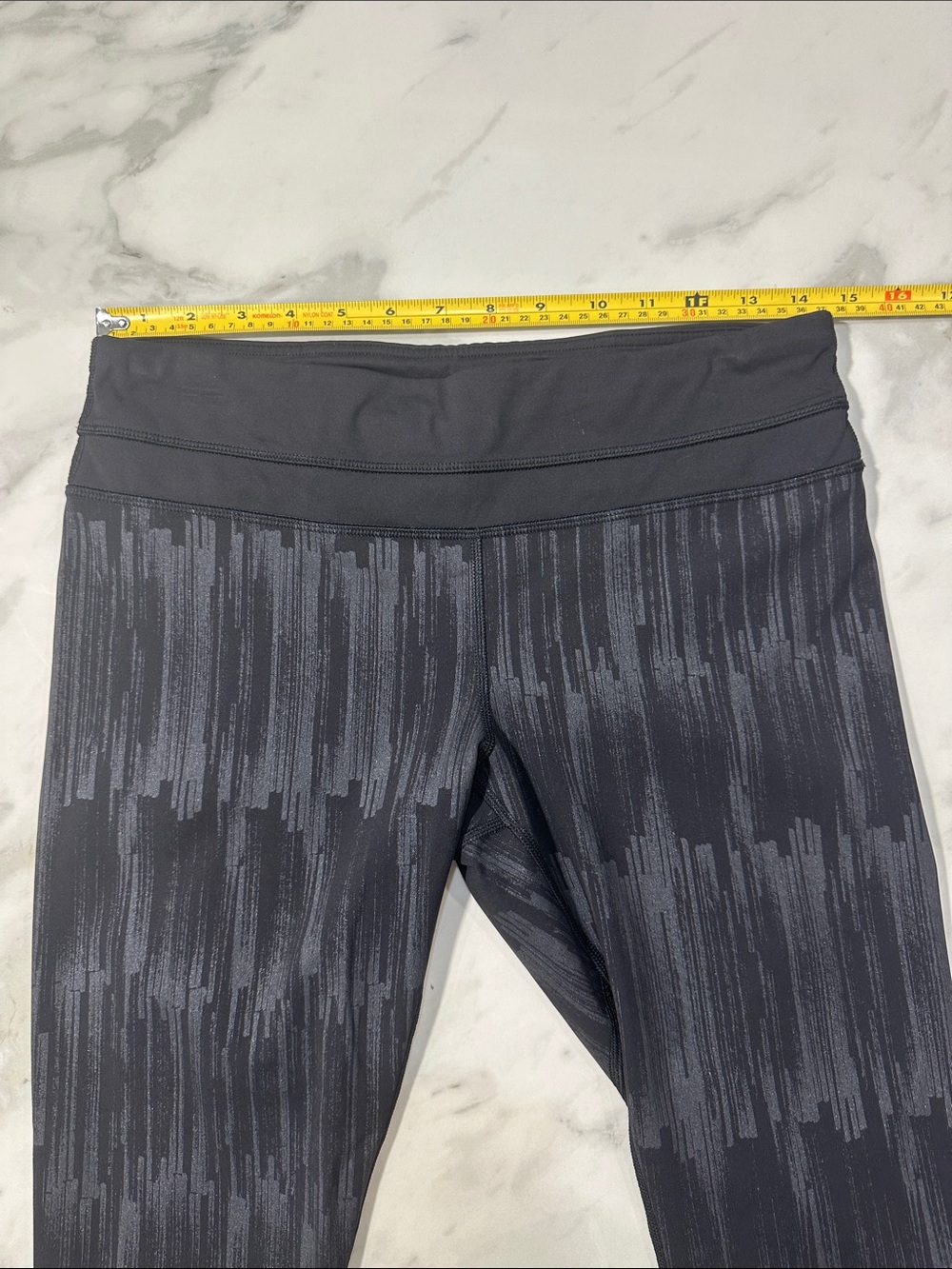 LULULEMON Run Inspire Crop II Black Grey Gray Mesh Capri Leggings Yoga Size 8 - Picture 14 of 16